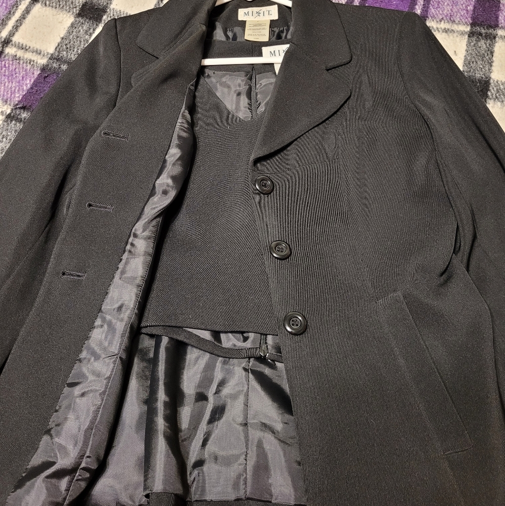 Mix It- Black fitted jacket and tank top size 4